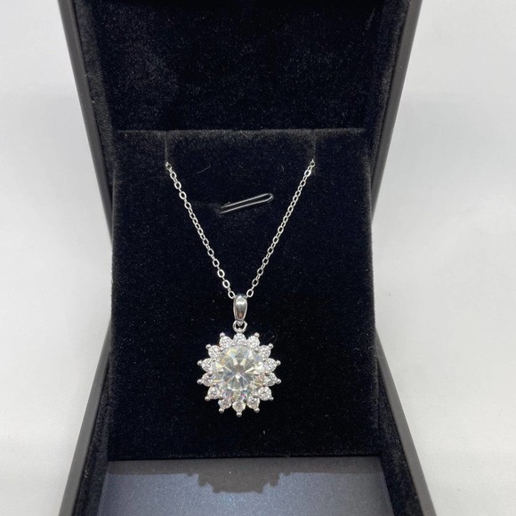 Huge Moissanite Diamond Necklace 5 Ct Pendant 925 18K Chain Brilliant Round Cut - Picture 2 of 12